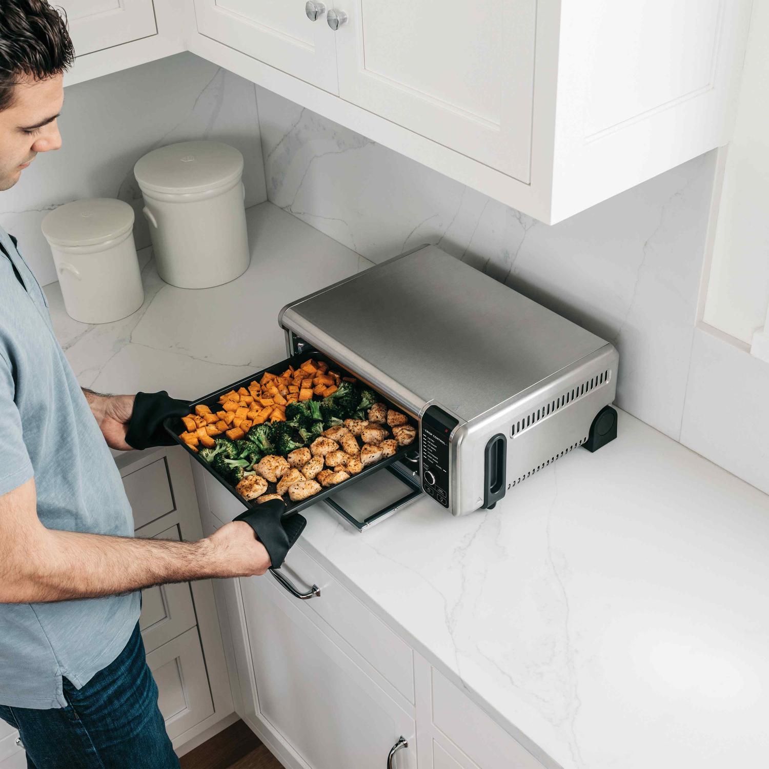 Alimentos en horno eléctrico de convección con Air Fryer 8 en 1