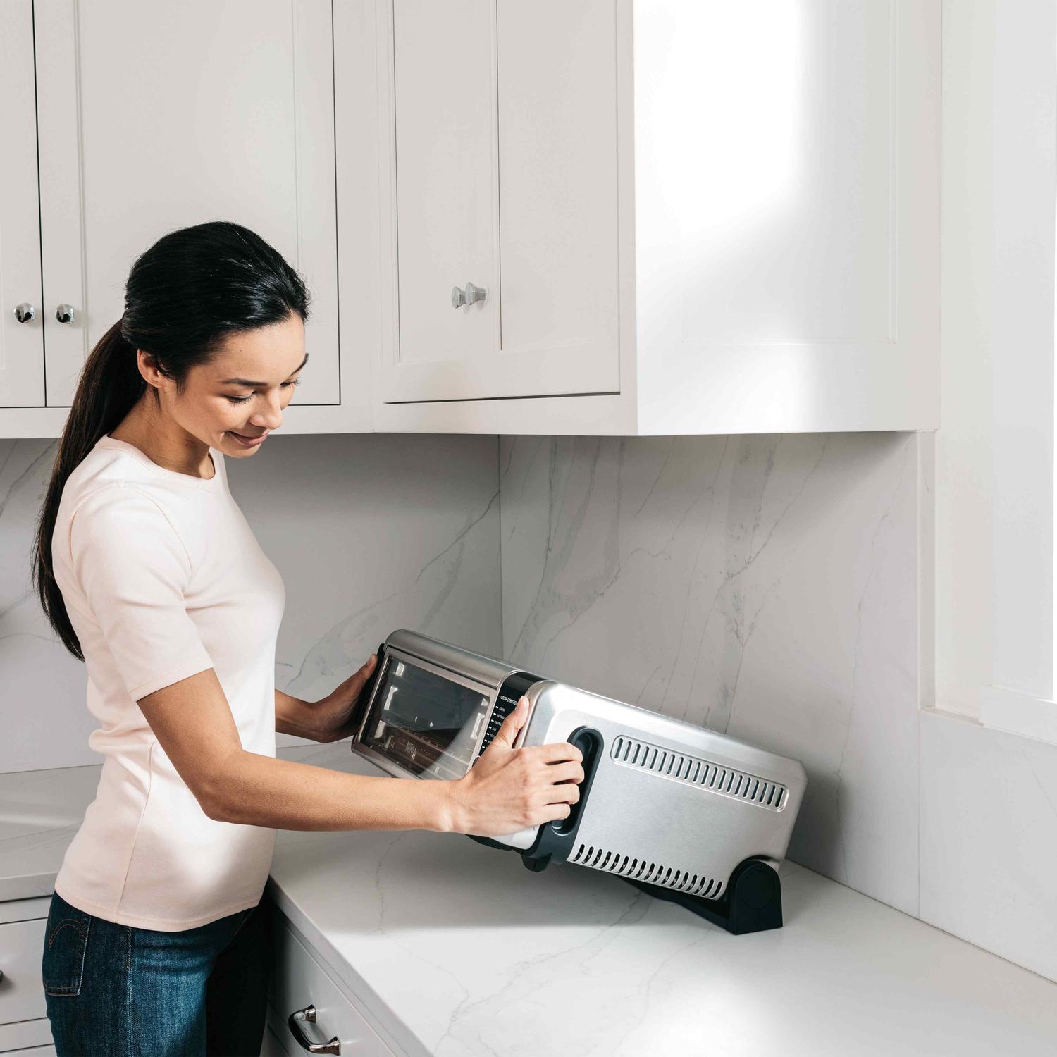 Horno eléctrico de convección con Air Fryer 8 en 1 para espacios reducidos